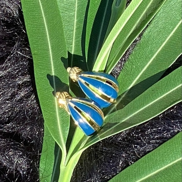 Vintage Trifari Blue Enamel & GoldTone Clip On Earrings - Picture 4 of 7
